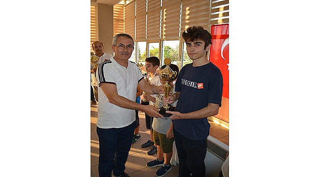 SATRANÇ TAKIMI, HER KATEGORİDE ÖDÜLÜN SAHİBİ OLDU