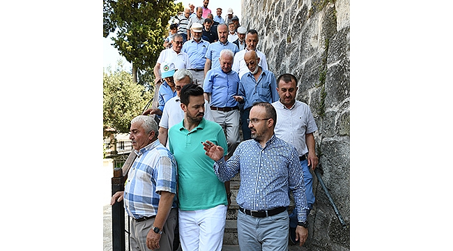 TURAN, LAPSEKİ'DE TEŞKİLAT İLE BİRLİKTE HALK PAZARINI GEZDİ