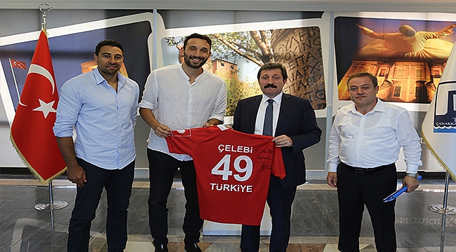 VALİ ORHAN TAVLI, HENTBOL MİLLİ TAKIM OYUNCULARI ALPEREN PEKTAŞ VE CAN ÇELEBİ'Yİ KABUL ETTİ