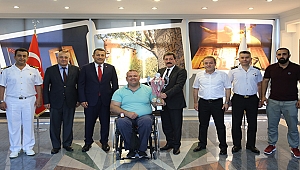 VALİ ORHAN TAVLI, DÜNYA BİLEK GÜREŞ ŞAMPİYONU ÜMİT BURUNLULAR'I TEBRİK ETTİ