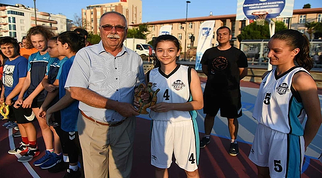 ADANA BÜYÜKŞEHİR BASKETBOL TAKIMINDAN GÖSTERİ MAÇI