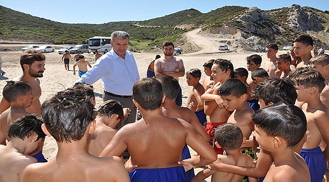 BAŞKAN ELBİ'DEN GENÇ FUTBOLCULARA ZİYARET