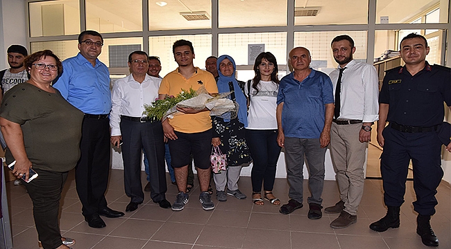 BAŞKAN ÖZ YENİ ÜNİVERSİTELİLERİ KARŞILADI