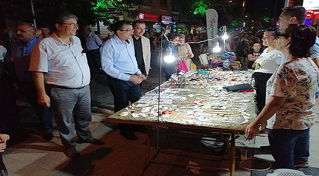 İNDİRİM GECESİ ESNAFA YARADI