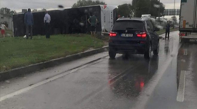 KARABİGA'DA OTOBÜS DEVRİLDİ!