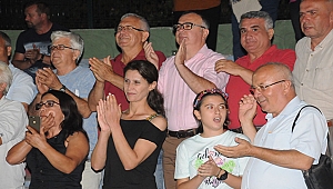 KEPEZ'DE ZAFER BAYRAMI KONSERİ BÜYÜLEDİ