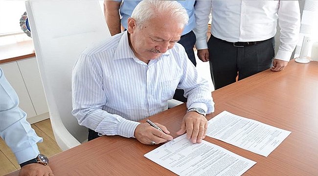 LAPSEKİ BELEDİYESİNDE TOPLU SÖZLEŞME SEVİNCİ