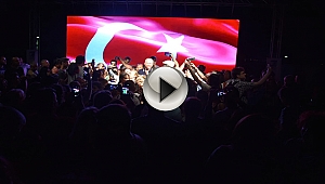 UĞUR DÜNDAR'A SEVGİ SELİ