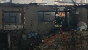 AHŞAP EV ALEV ALEV YANDI!