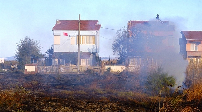 BİGA'DA SAZLIKTA ÇIKAN YANGIN KORKUTTU!