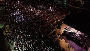 BİGA'DA SİNAN AKÇIL VE MUSTAFA YILDIZDOĞAN'LA KURTULUŞ COŞKUSU