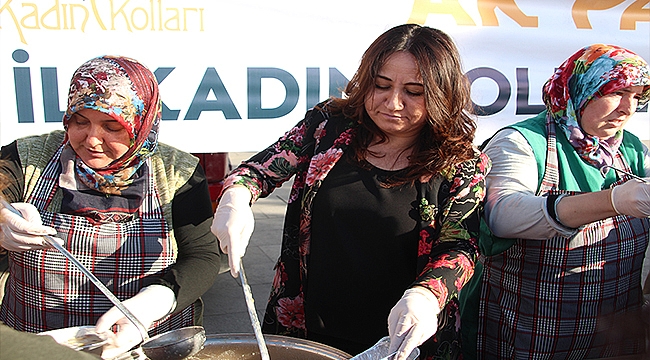 KADIN KOLLARINDAN AŞURE İKRAMI