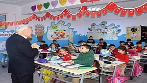 LAPSEKİ'DE 3 BİN 390 ÖĞRENCİ DERS BAŞI YAPTI