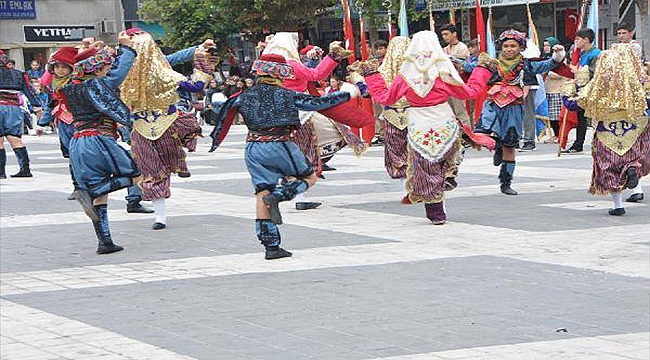 LAPSEKİ'DE 97. YIL ÇOŞKUSU YAŞANDI