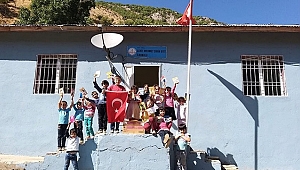 MİNİK ÖĞRENCİLERİN KİTAP SEVİNCİ