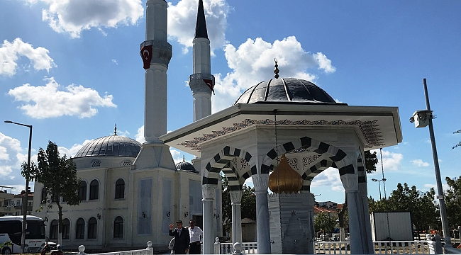 ŞEHİTLER CAMİİ DOLUP TAŞIYOR