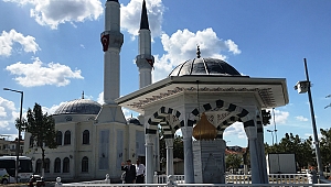 ŞEHİTLER CAMİİ DOLUP TAŞIYOR
