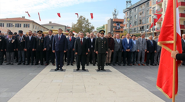 29 EKİM KUTLAMALARI, ÇELENK SUNMA TÖRENİ İLE BAŞLADI