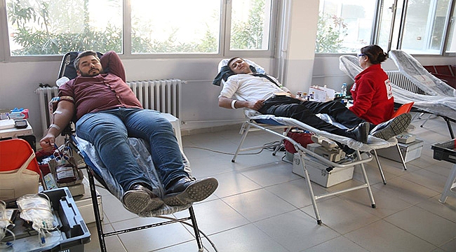 AK PARTİLİ GENÇLERDEN ÖRNEK DAVRANIŞ