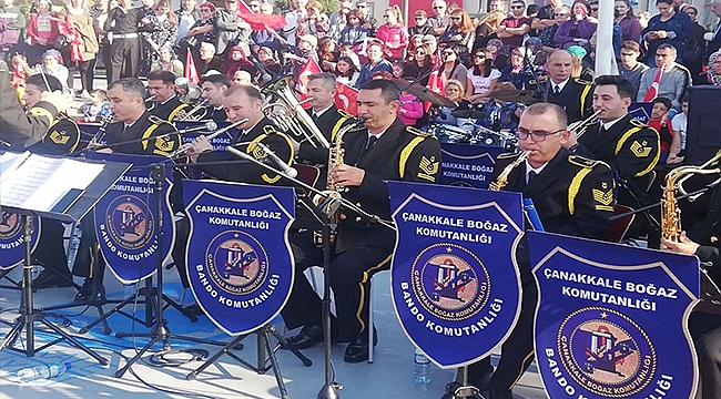 ASKERİ BANDO'DAN CUMHURİYET KONSERİ
