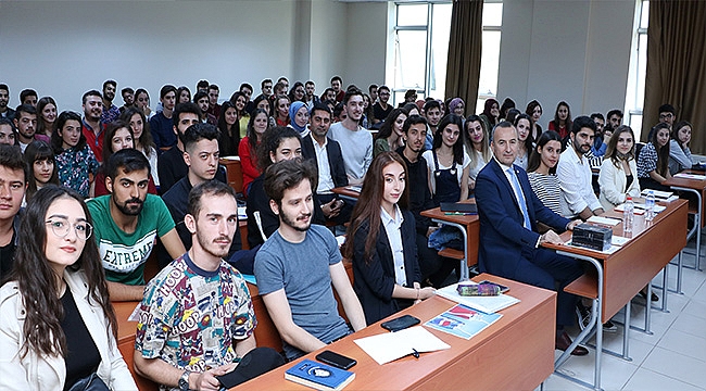 AV. BÜLENT ŞARLAN SİYASAL BİLGİLER FAKÜLTESİ ÖĞRENCİLERİNİN KONUĞU OLDU