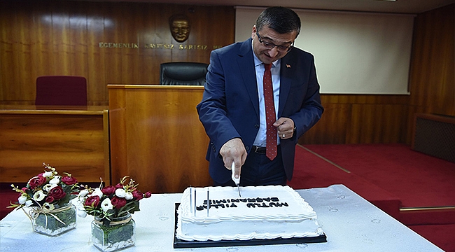 BAŞKAN ÖZ'E SÜRPRİZ DOĞUM GÜNÜ