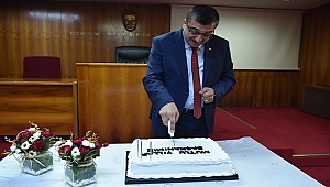 BAŞKAN ÖZ'E SÜRPRİZ DOĞUM GÜNÜ