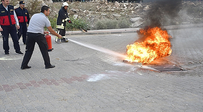BİGA İTFAİYESİ'NDEN BİGA DEVLET HASTANESİ'NDE YANGIN TATBİKATI