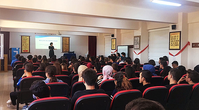 ÇANAKKALE İŞKUR, 200 ÖĞRENCİYE MESLEK SEÇİMİNİN ÖNEMİNİ ANLATTI