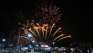 CUMHURİYET COŞKUSU FENER ALAYI İLE TAÇLANDI