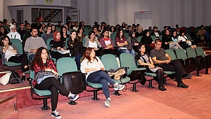 AKİF BELGESELİ İSTANBUL'DA ÖĞRENCİLERLE BULUŞTU