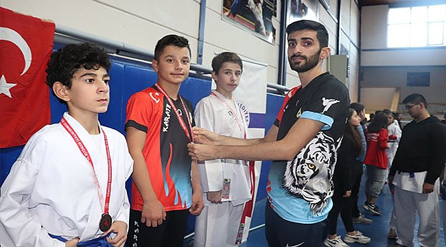 KARATE LİGİ FİNAL MÜSABAKALARINA ÇANAKKALE GEÇİLMEZ GENÇLİK VE SPOR KULÜBÜ DAMGASI