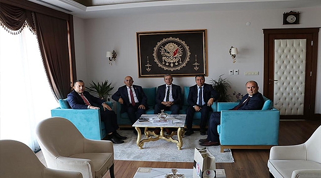 REKTÖR PROF. DR. SEDAT MURAT, LAPSEKİ'DE ZİYARETLERDE BULUNDU