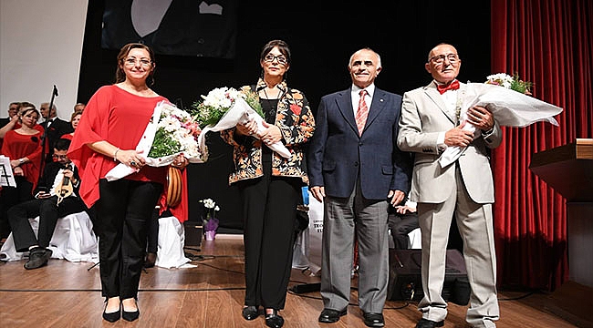 TEOMAN ALPAY KOROSUNDAN CUMHURİYET MÜZİKALİ