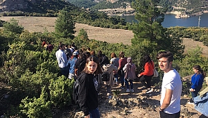 ÜNİVERSİTELİLER ATİKHİSAR VE KAYADERE'Yİ ZİYARET ETTİ