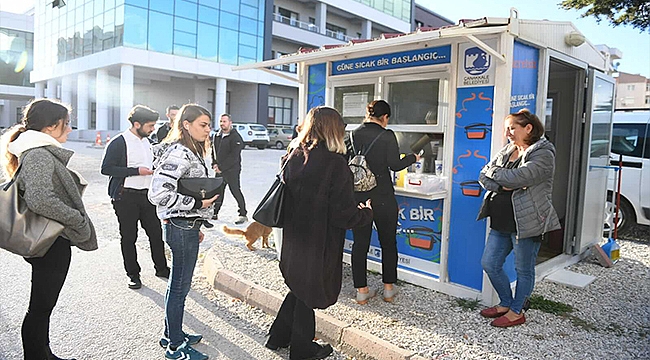 BAŞKAN GÖKHAN, SICAK ÇORBA İKRAMINDA ÜNİVERSİTELİLERLE BULUŞTU