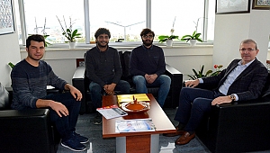 ÇOMÜ GELENEKSEL OKÇULUK TOPLULUĞU ÖĞRENCİLERİ REKTÖR YARDIMCISI PROF. DR. BÜNYAMİN BACAK'I ZİYARET ETTİ