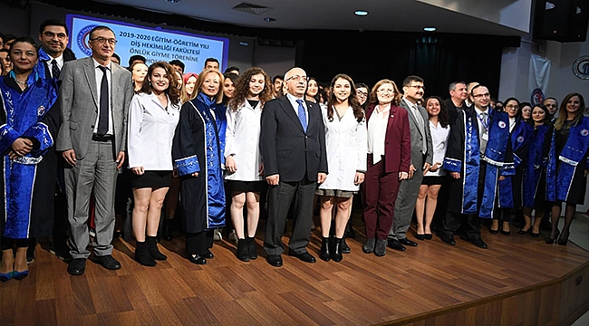DİŞ HEKİMLİĞİ FAKÜLTESİ ÖNLÜK GİYME TÖRENİ GERÇEKLEŞTİRİLDİ