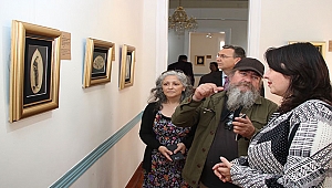 İSKENDEROĞLU, YAPRAKLARDA TROYA EFSANESİ SERGİSİNİ ZİYARET ETTİ