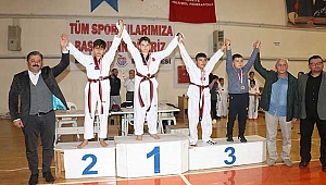 TAEKWONDO ŞAMPİYONASINA BÜYÜK İLGİ