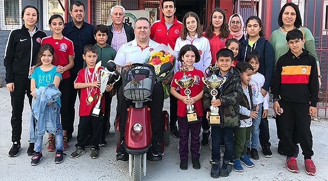 TAEKWONDOCULARDAN ŞAMPİYONA ZİYARET