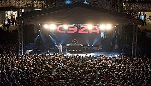 17 BURDA AVM, YENİ YILI CEZA KONSERİ İLE KARŞILADI