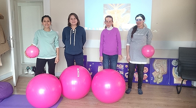 ÇANAKKALE'DE GEBELER ANNELİĞE İLK ADIMI ''GEBE SINIFINDA'' ATIYOR