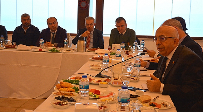ÇOMÜ REKTÖRÜ PROF. DR. SEDAT MURAT, BELEDİYE BAŞKANLARIYLA BİR ARAYA GELDİ