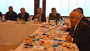 ÇOMÜ REKTÖRÜ PROF. DR. SEDAT MURAT, BELEDİYE BAŞKANLARIYLA BİR ARAYA GELDİ