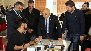 ÇOMÜ REKTÖRÜ PROF. DR. SEDAT MURAT ÖĞRENCİLERLE BİR ARAYA GELDİ