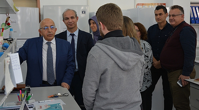 REKTÖR PROF. DR. SEDAT MURAT, MOLEKÜLER BİYOLOJİ VE GENETİK BÖLÜMÜYLE BİR ARAYA GELDİ