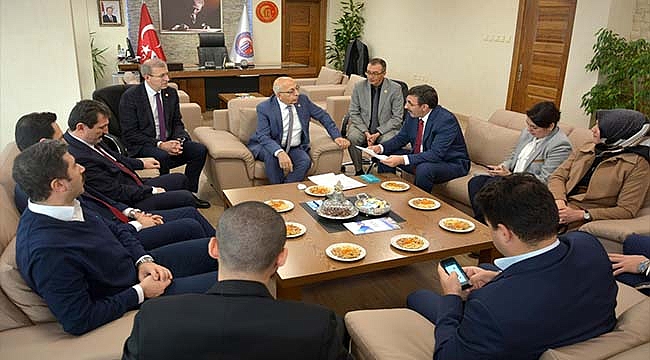 AK PARTİ GENEL BAŞKAN YARDIMCISINDAN REKTÖR PROF. DR. SEDAT MURAT'A ZİYARET