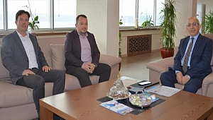 AK PARTİ'Lİ YÖNETİCİLER REKTÖR MURAT'I ZİYARET ETTİ