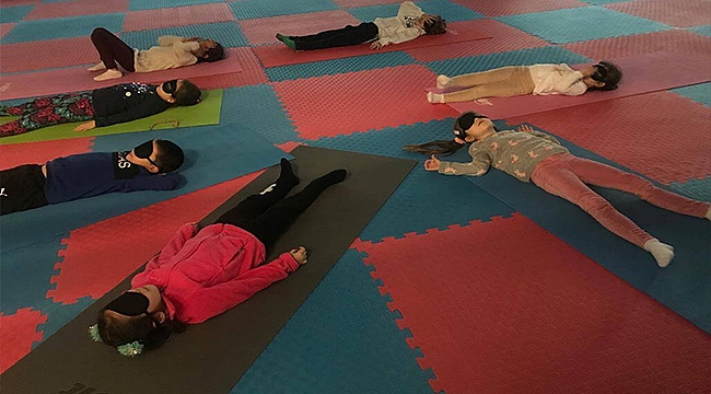 ÇANAKKALE BELEDİYESİ ÇOCUK YOGASI BAŞLADI